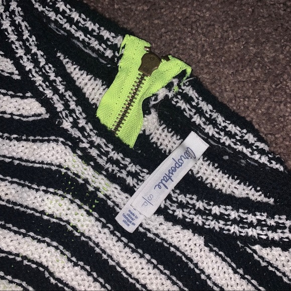 Black and white striped sweater - Picture 3 of 4